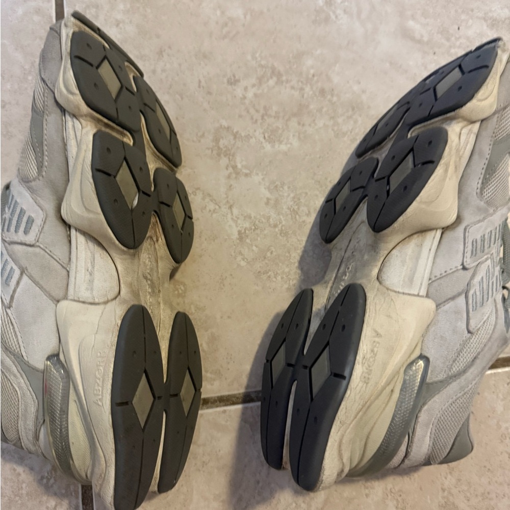 New Balance Women's Gray Athletic Shoes - Picture 2 of 7